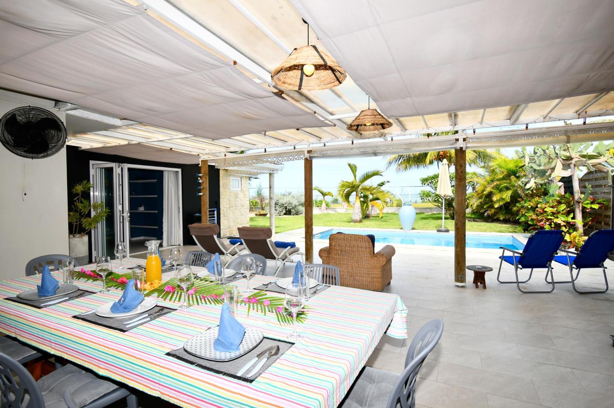 Chalet Kestrel With Pool On The Beach Riambel Exterior photo