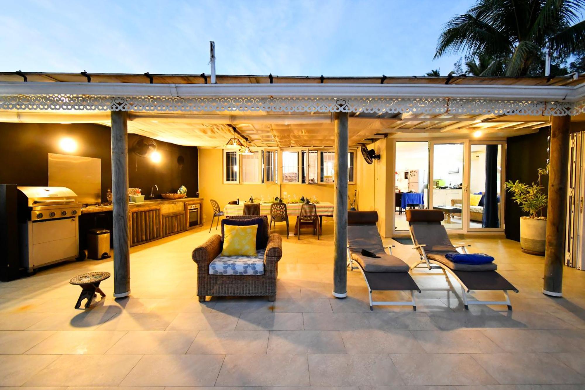 Chalet Kestrel With Pool On The Beach Riambel Exterior photo
