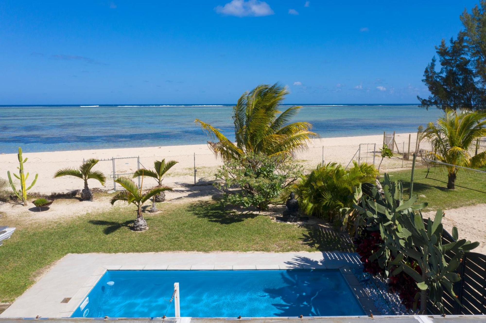Chalet Kestrel With Pool On The Beach Riambel Exterior photo